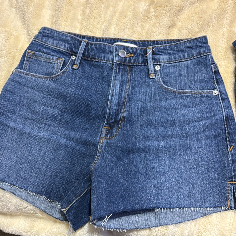 Good American high waisted cut-off shorts - Picture 6 of 7